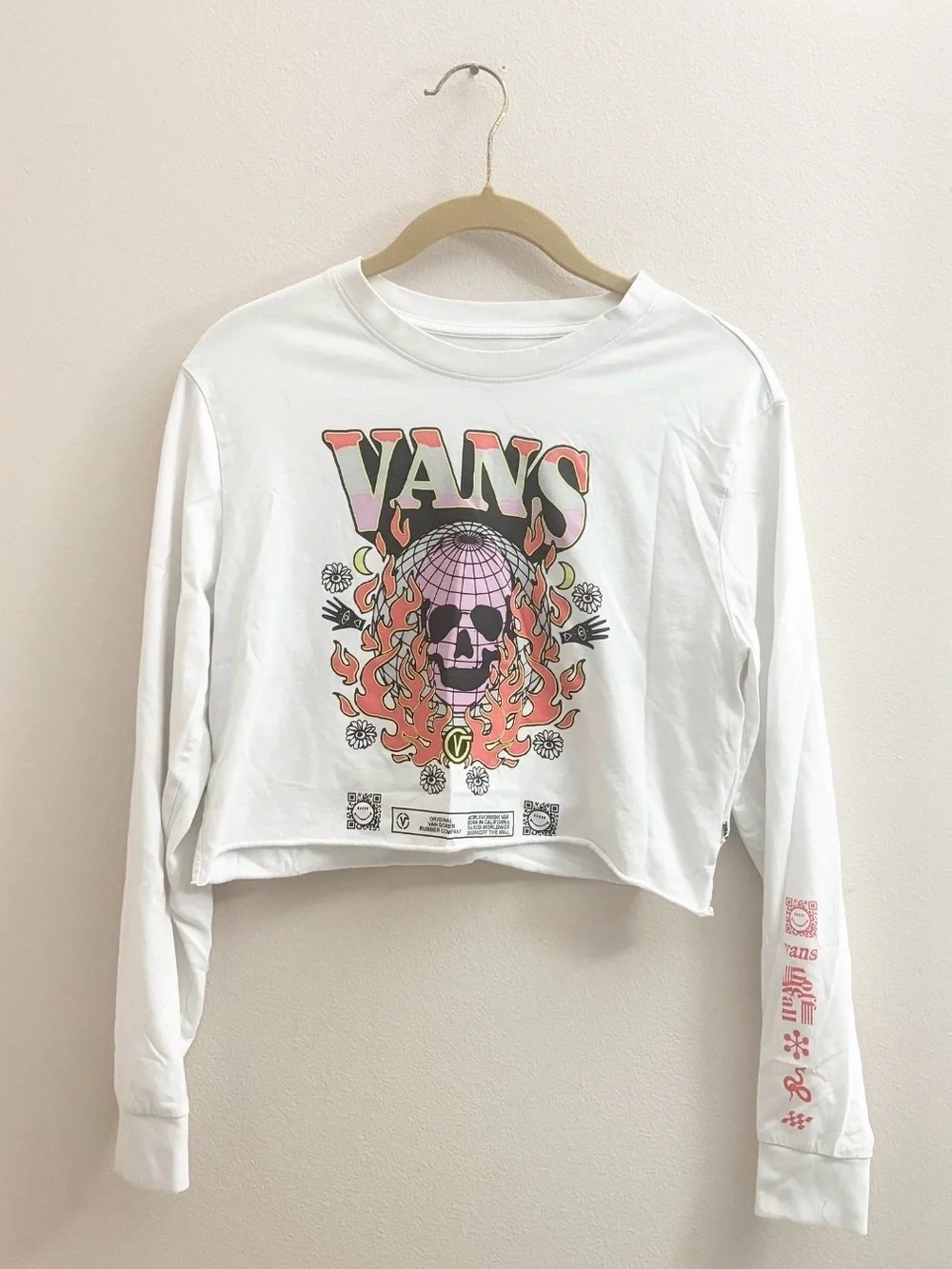 5/$15 🩷 Vans White Cropped Long Sleeve Tee with Pink & Orange Skull Graphic - Picture 1 of 8